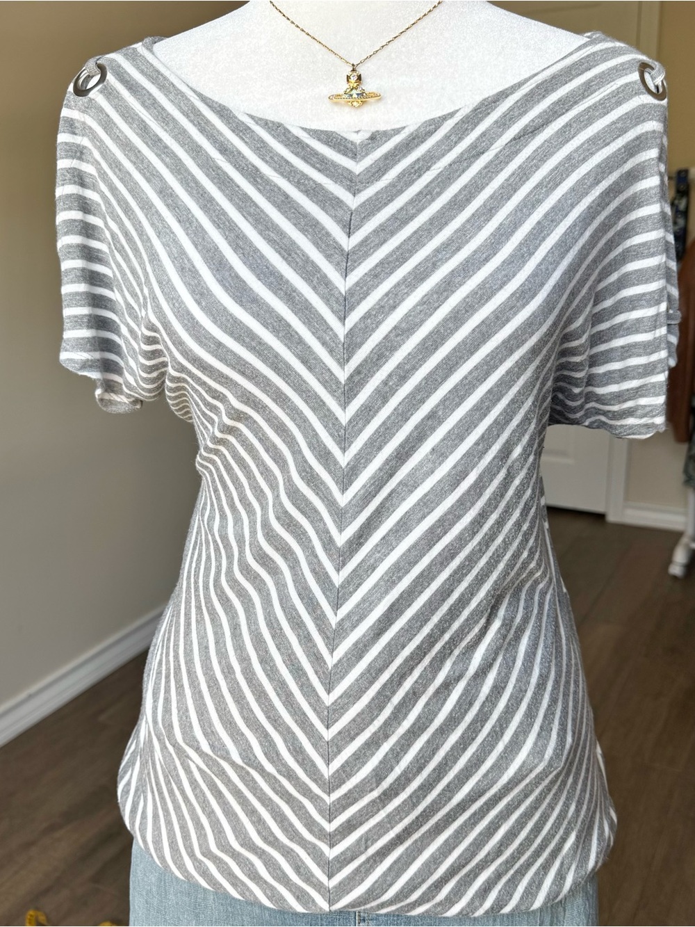 Cable & Gauge Gray White Y2K Stripe Women’s Small Minimalist Short Sleeve Top